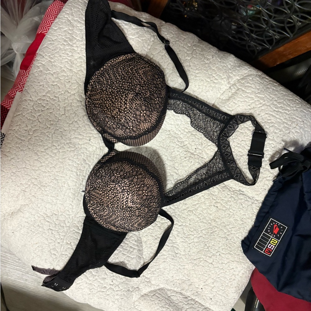 Victoria secret black lace bra with halter neck lace detailing - Picture 5 of 5